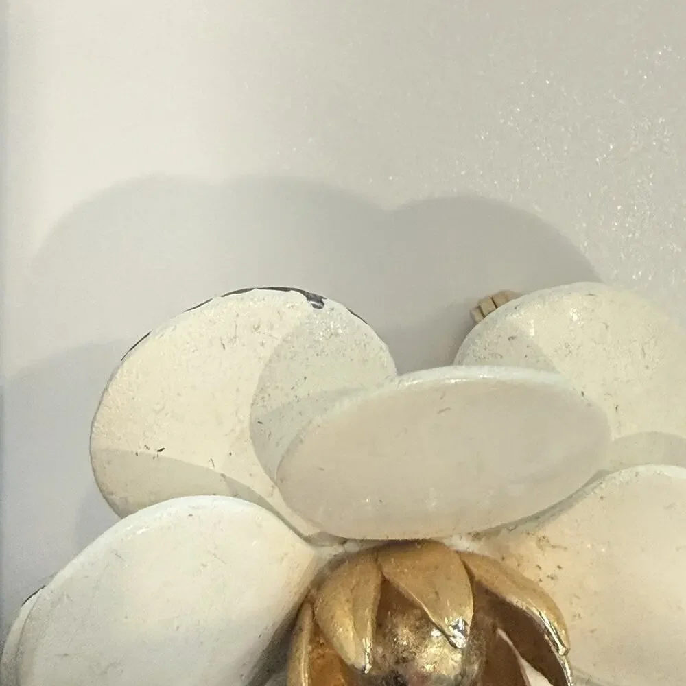 Vtg Sarah Coventry Remember Me White Enamel Flower Brooch Pin Gold Tone 1960s